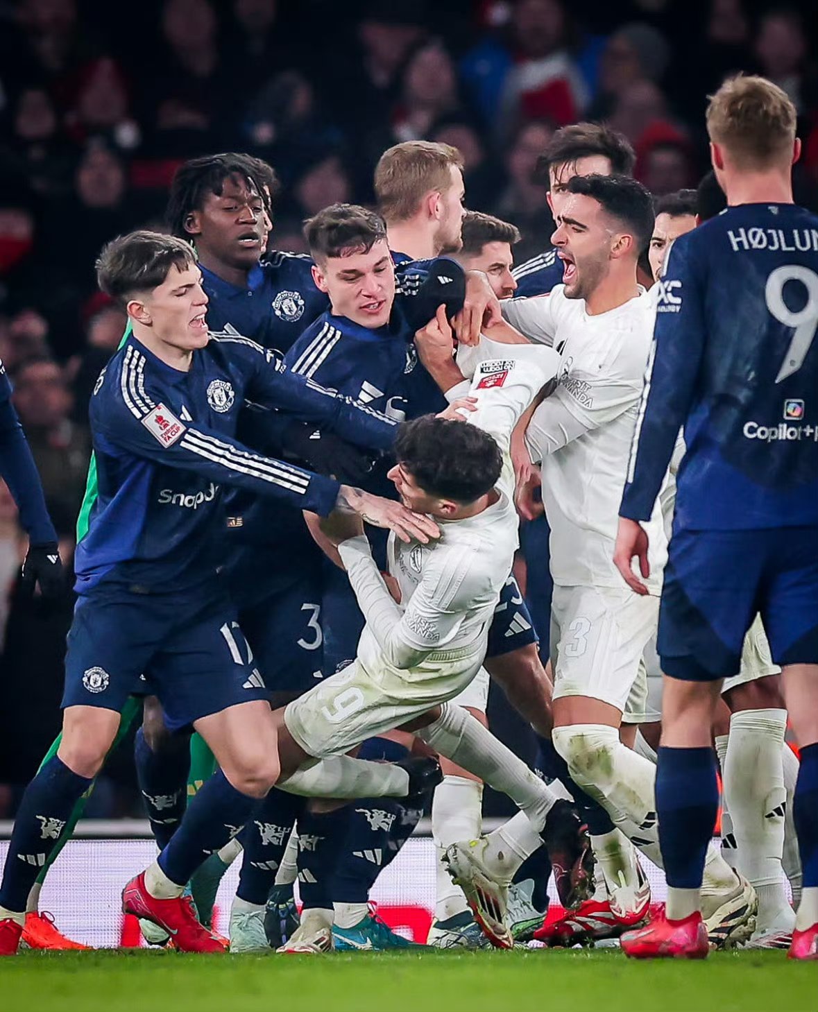 开云体育app-曼联即将对阵阿森纳，双方将上演激烈对决！