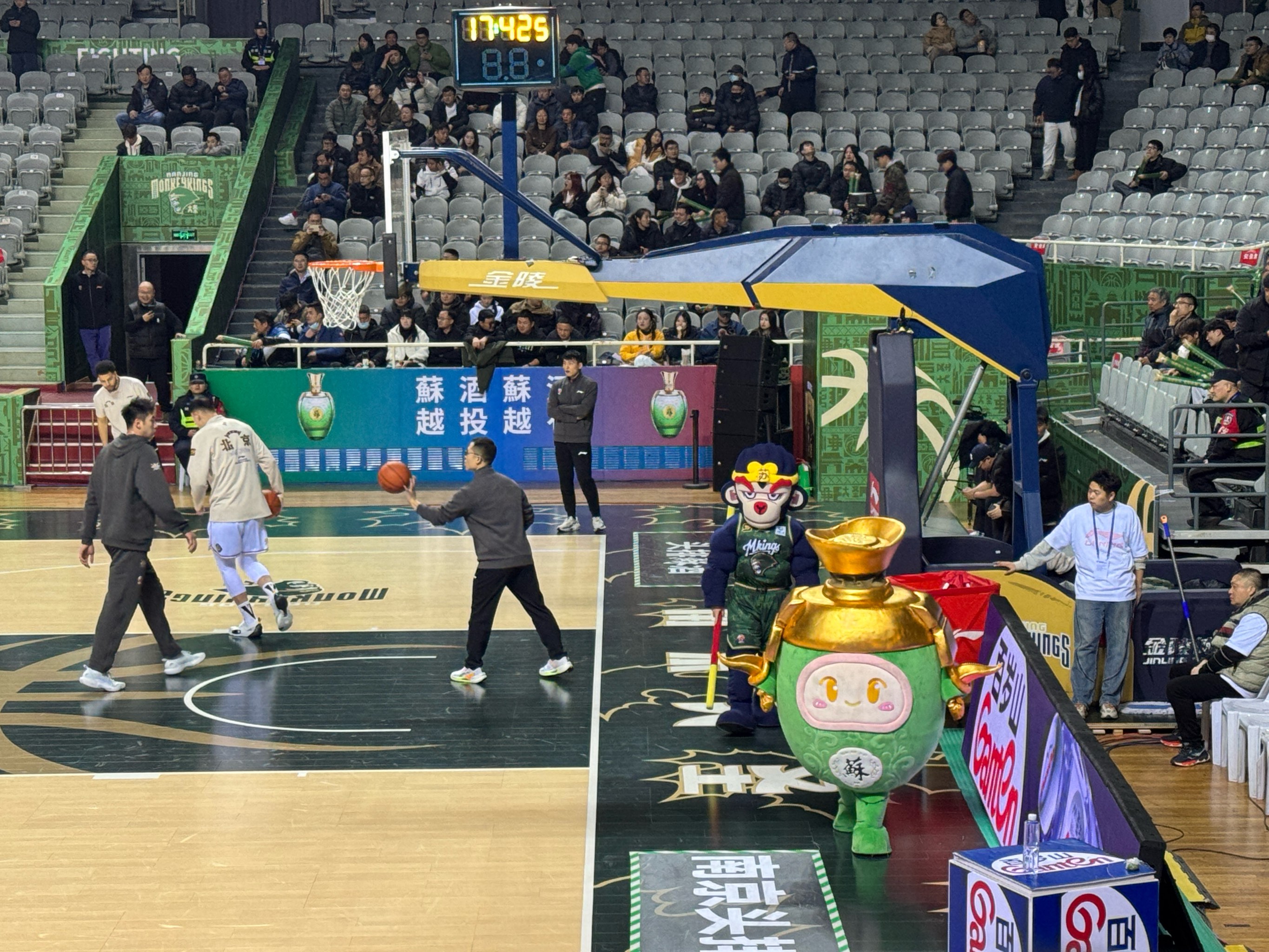 开云下载-精彩比赛现场热闹非凡，球员尽展实力