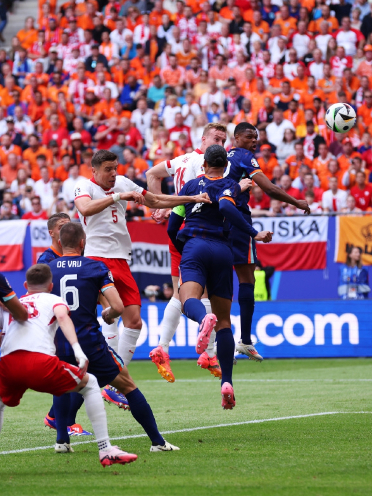 包含重头戏欧洲杯预选赛:精彩绝伦球迷热议的词条 包含重头戏欧洲杯预选赛:精彩绝伦球迷热议的词条