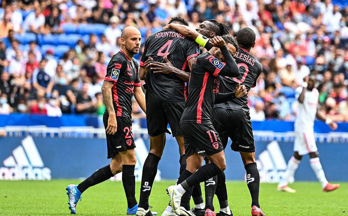 包含勒沃库森全队状态火热，豪取三分的词条