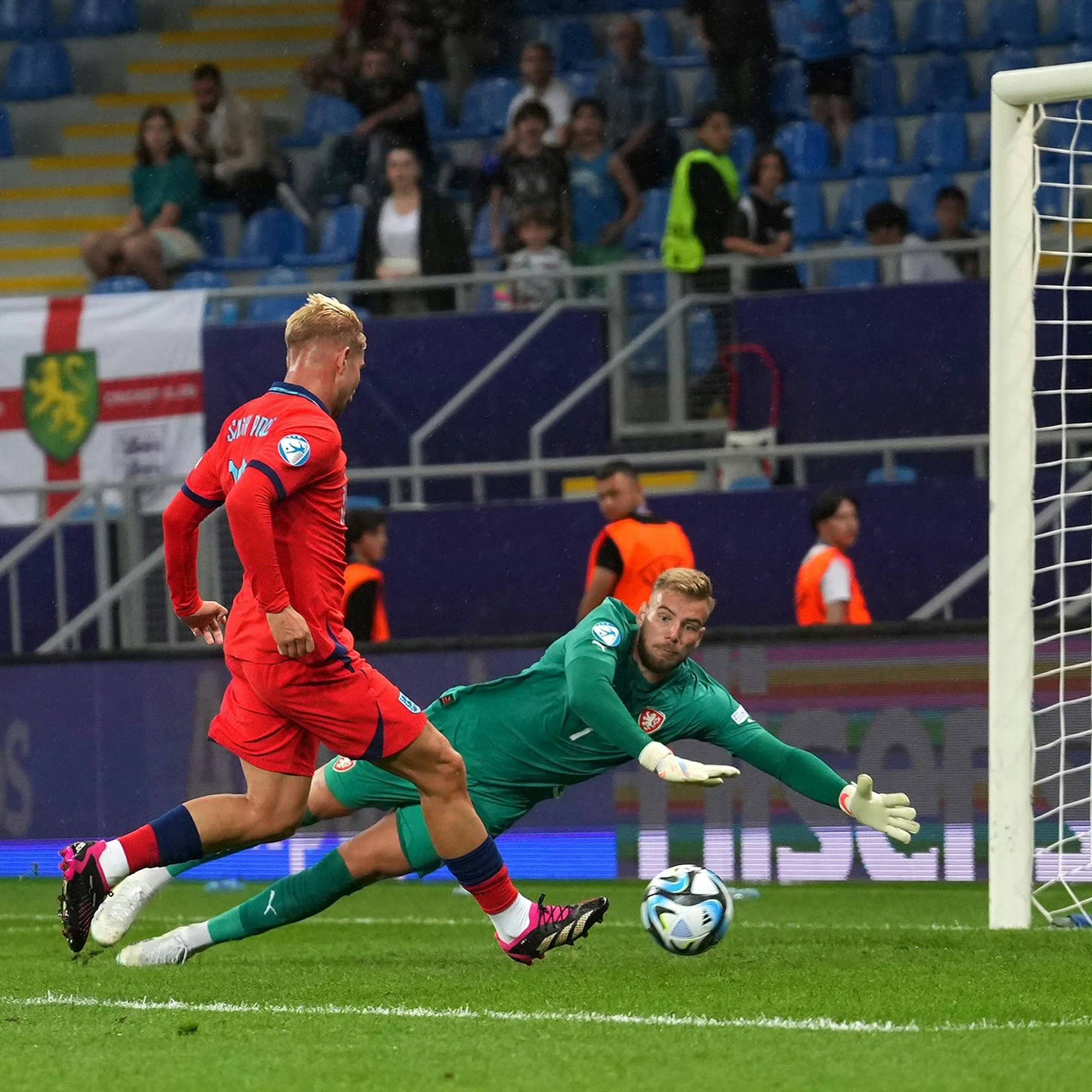 拜仁慕尼黑队锋芒毕露,夺得胜利 拜仁慕尼黑队锋芒毕露,夺得胜利