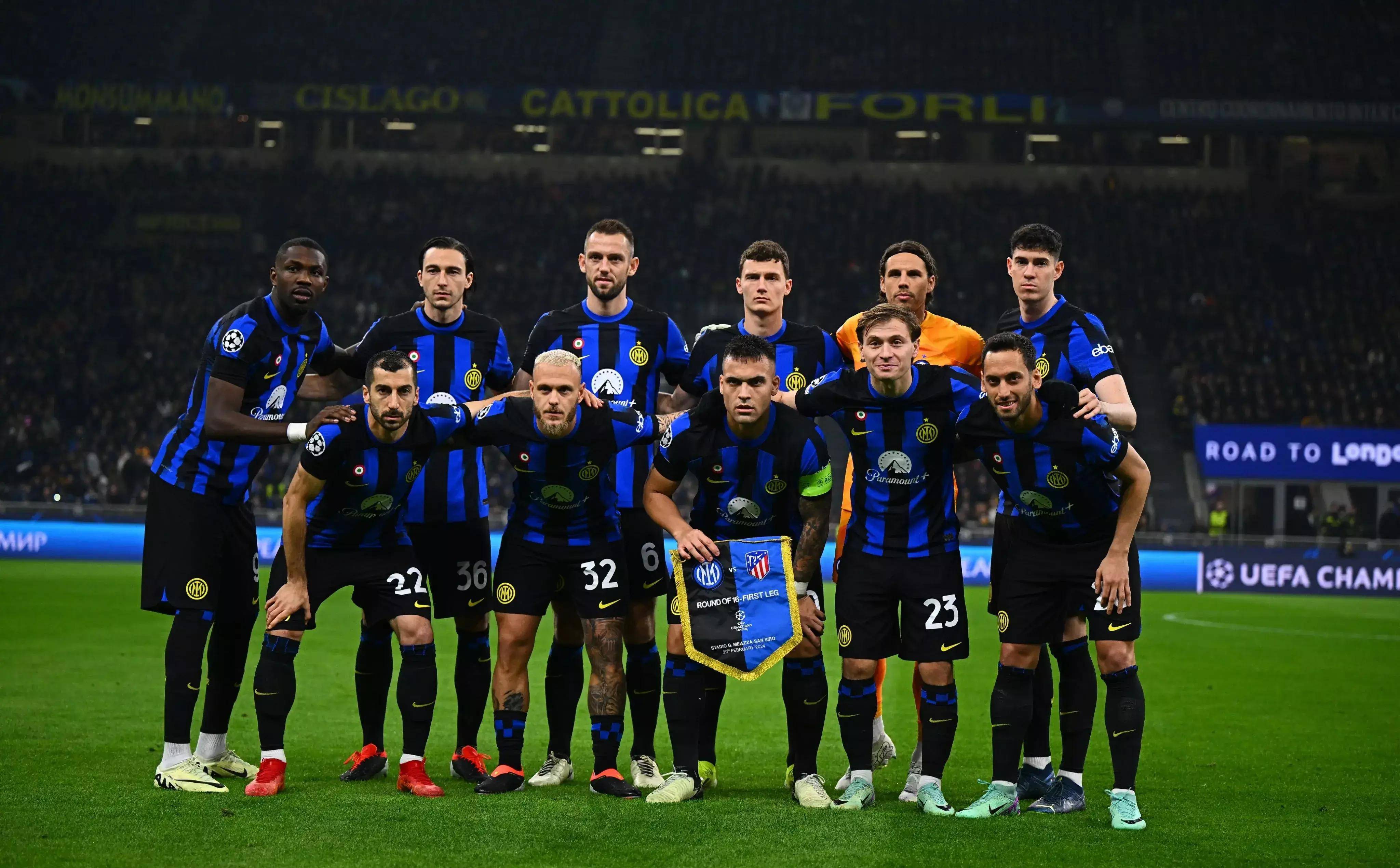 两支实力相当的球队将在球场上交锋 两支实力相当的球队将在球场上交锋