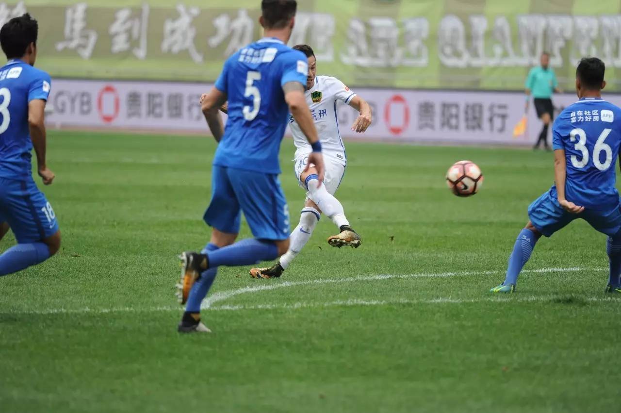 关于深圳巨人主场大胜广东富力，取得四连胜的信息