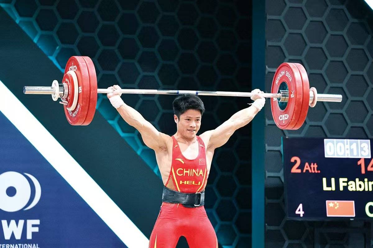 开云体育-南非举重名将刷新纪录，夺得铜牌成就的简单介绍