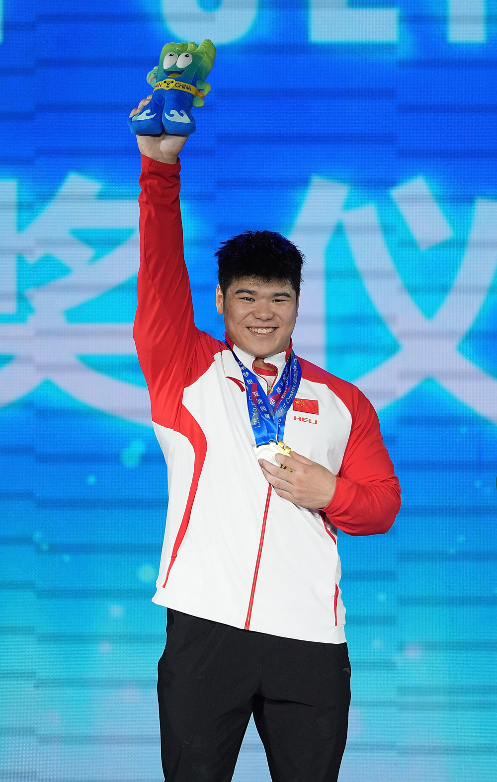 南非举重名将刷新纪录,夺得铜牌成就的简单介绍 南非举重名将刷新纪录,夺得铜牌成就的简单介绍