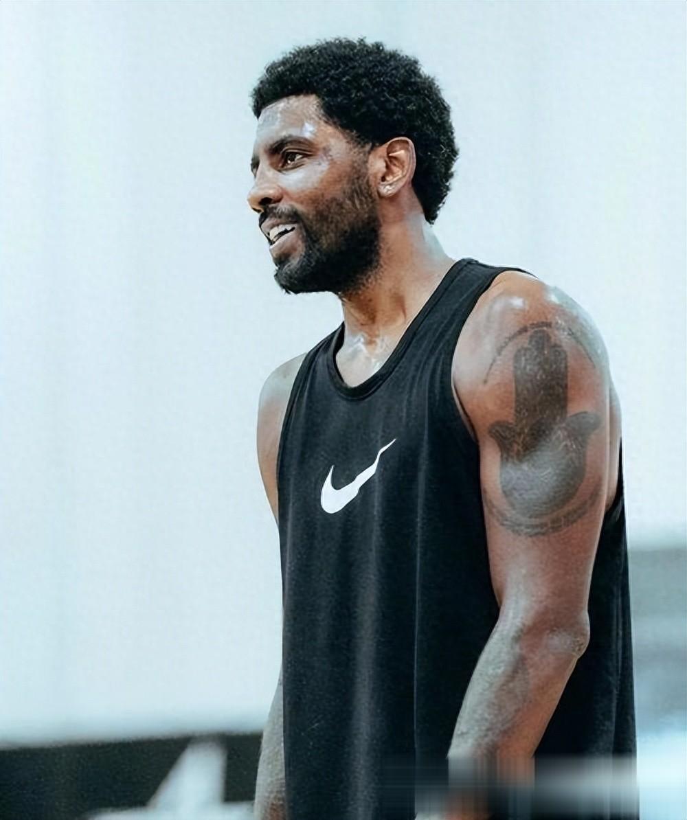 勇士客场击败篮网,继续稳坐第一 勇士客场击败篮网,继续稳坐第一