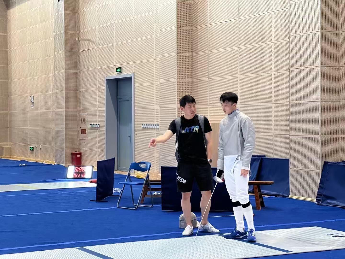 开云体育在线-韩国击剑队大获全胜，赢得观众掌声