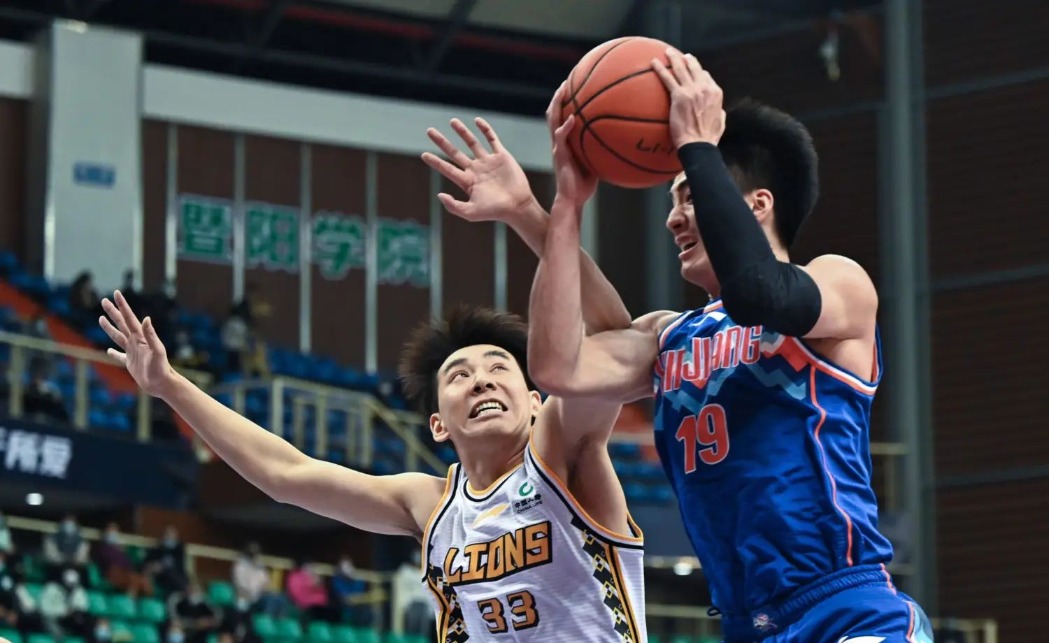 山东鲁能锋线进攻火力强劲,逆转战胜对手 山东鲁能锋线进攻火力强劲,逆转战胜对手