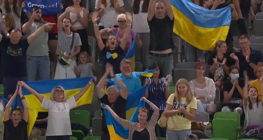 荷兰队大胜乌克兰,晋级欧预赛半决赛 荷兰队大胜乌克兰,晋级欧预赛半决赛