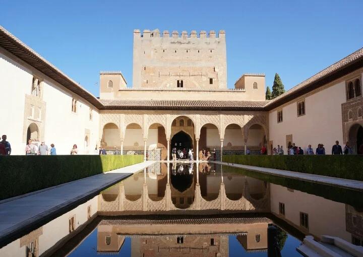 开云下载-关于巴塞罗那主场完胜格拉纳达，疾风骤雨式攻击的信息