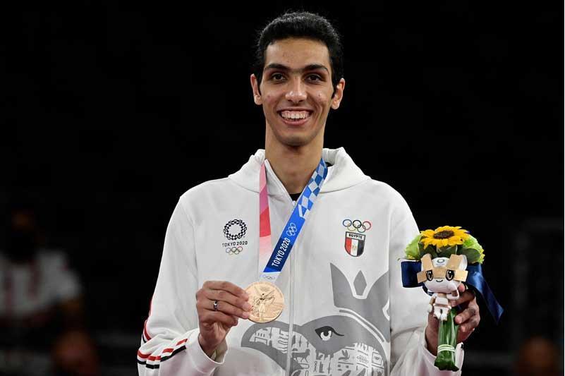 埃及运动员在跆拳道比赛中获得个人银牌