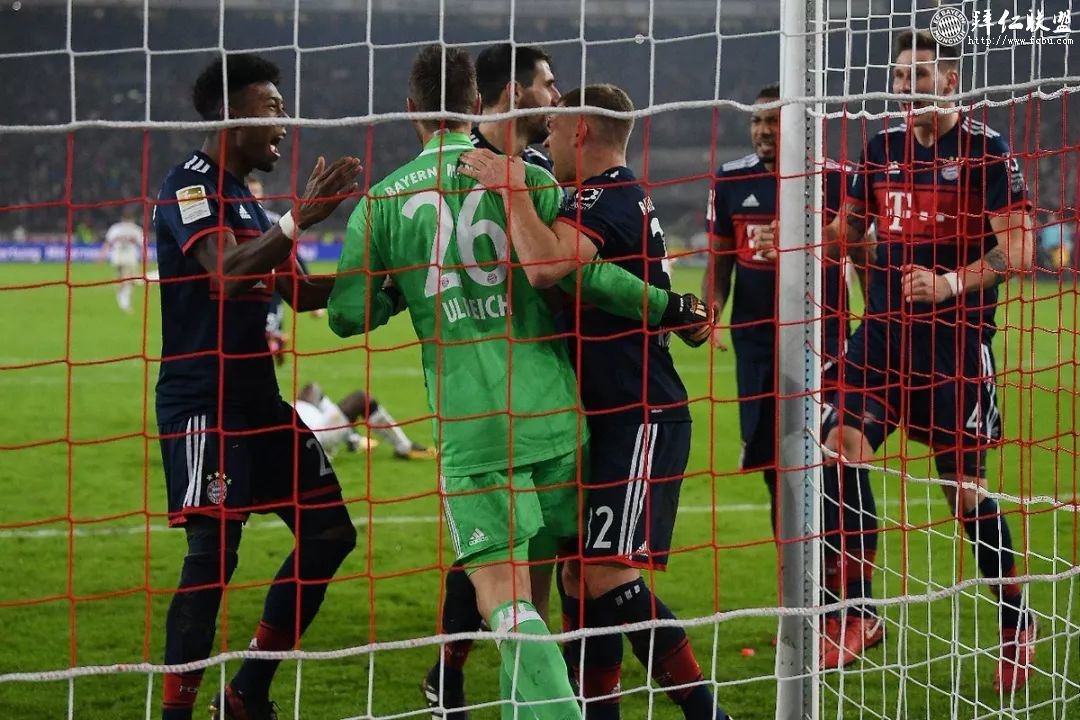 斯图加特客场大胜,球迷热情庆祝 斯图加特客场大胜,球迷热情庆祝