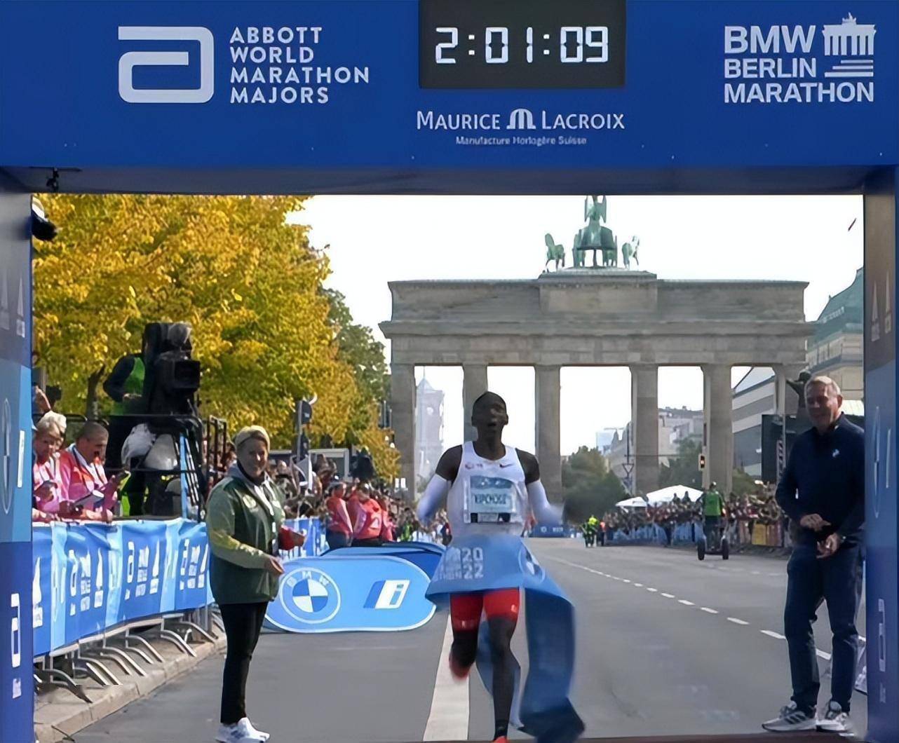 开云体育app-包含竞技场上传奇诞生，世界震撼目睹奇迹！的词条