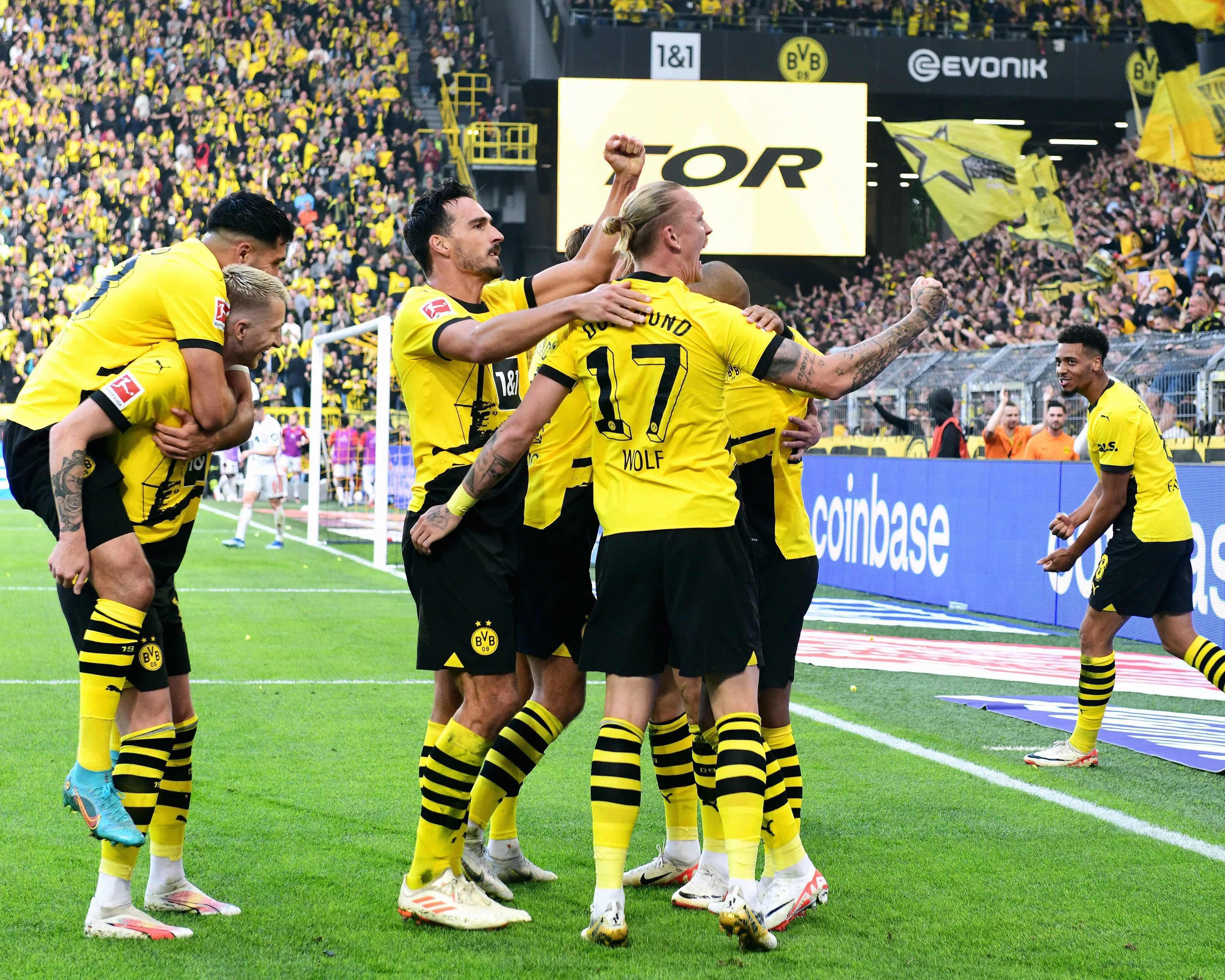 多特蒙德球员为球队争取了重要胜利 多特蒙德球员为球队争取了重要胜利