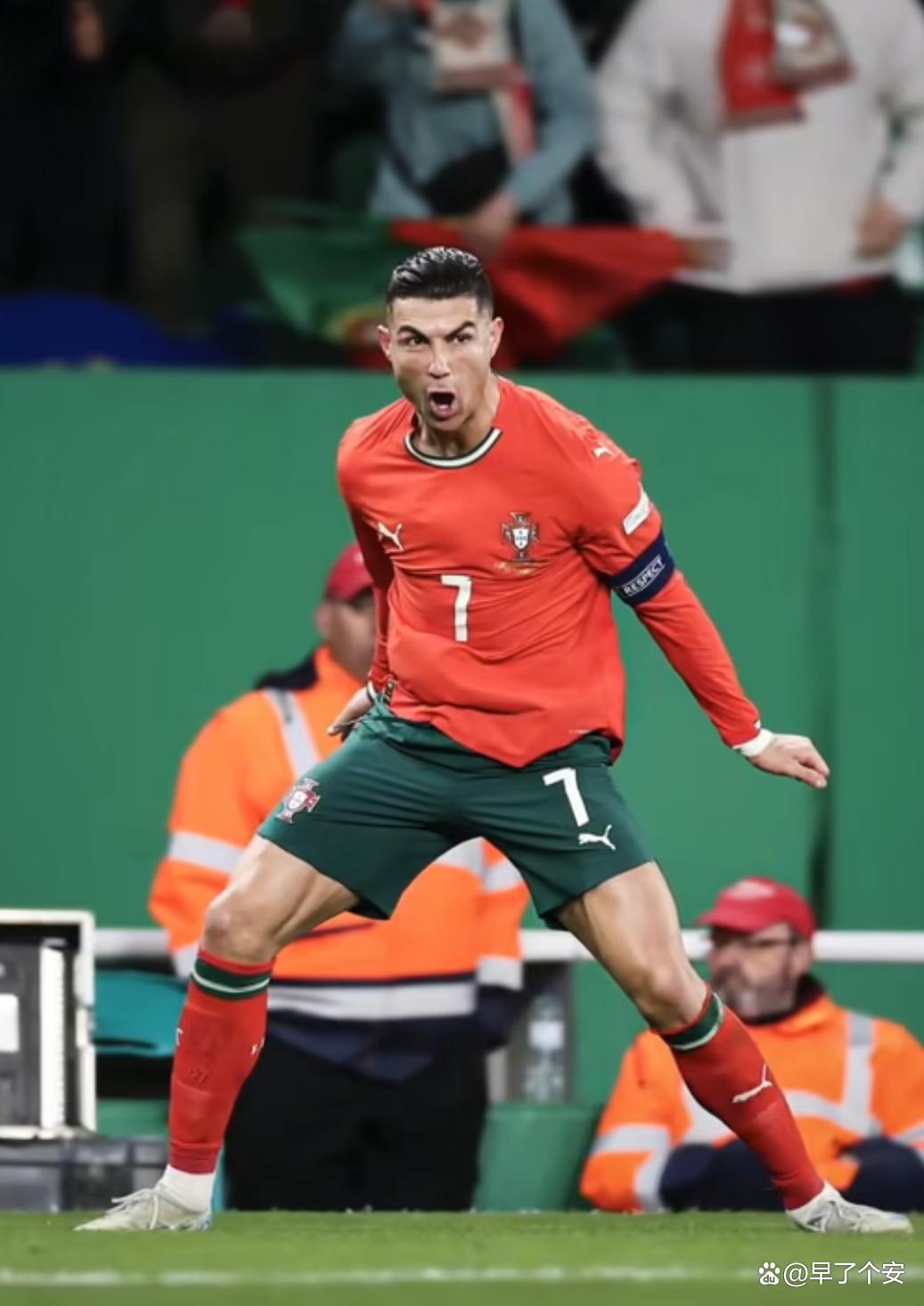 足球赛场上C罗再创辉煌