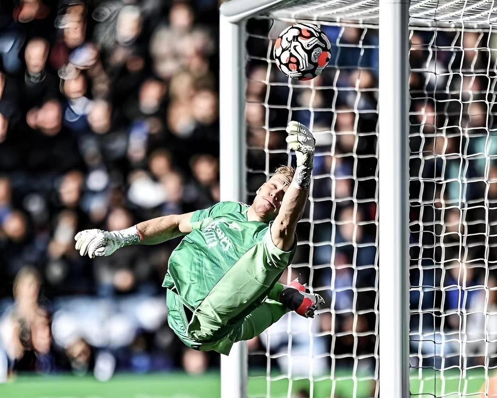 包含守门员复出,重要位置再次稳固,表现值得期待的词条 包含守门员复出,重要位置再次稳固,表现值得期待的词条