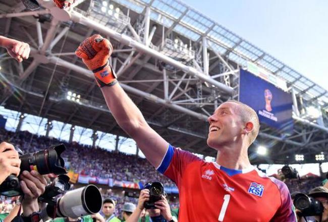 冰岛选手夺得篮球比赛男子小组赛领先成绩