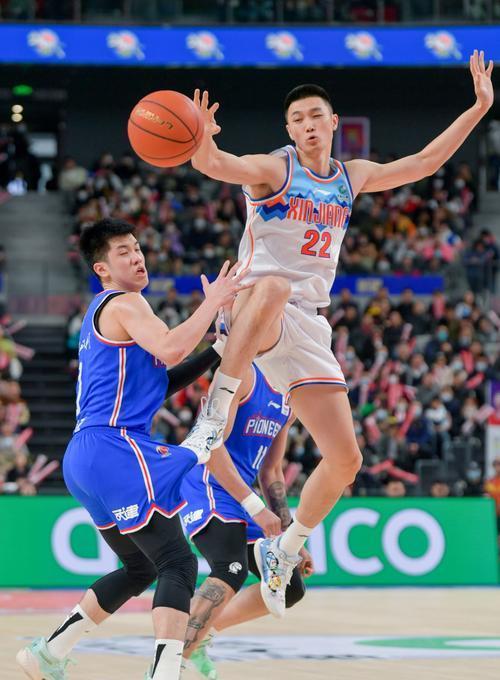 安徽男篮在客场实现逆袭，惊险取胜