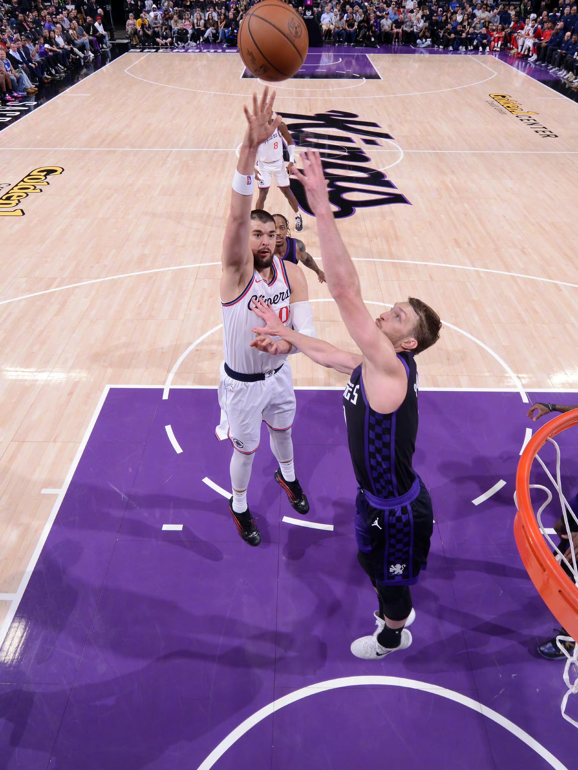 开云体育-猛龙客场大胜国王，科怀-伦纳德全场砍下35分的简单介绍