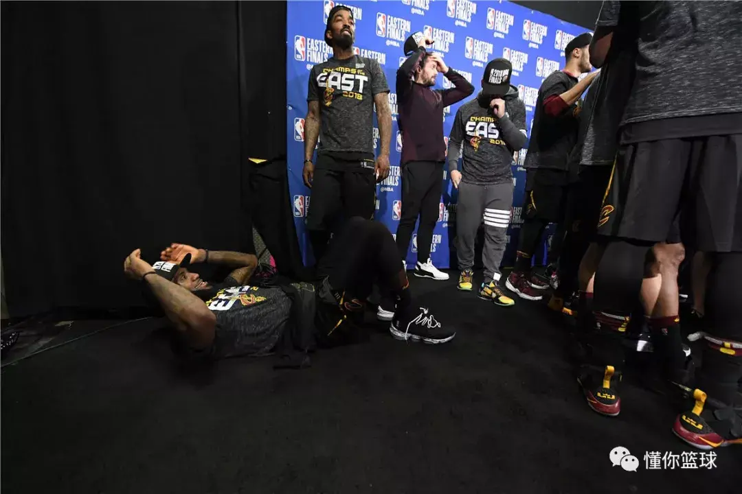 开云体育官网-76人绝杀浙江队，詹姆斯点燃赛场